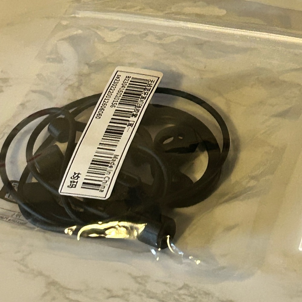 4 Piece Silicone Earphone Anti- Lost Rope Set